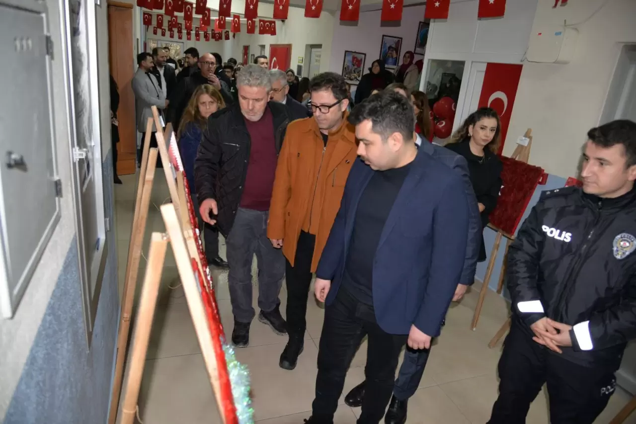 Türkeli'de 'Bayrak Sevgisi' temalı resim sergisi açıldı 2