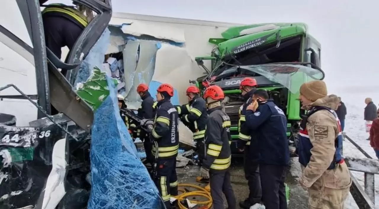 Erzurum'da katliam gibi kaza! Onlarca araç birbirine girdi: Ölü ve yaralarılar var 4