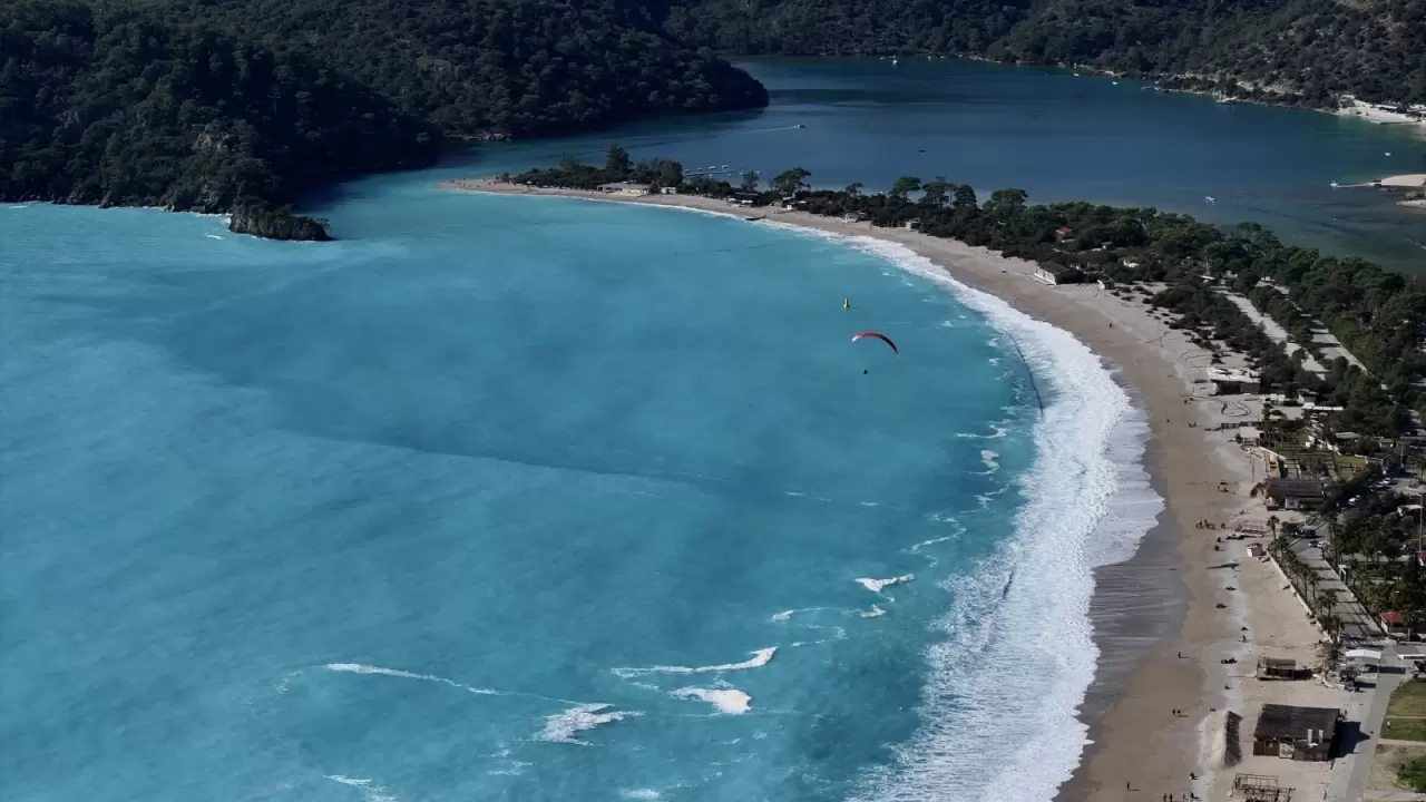 Yağmur sonrası kartpostallık manzara! Ölüdeniz turkuaz rengi ile büyülüyor 6