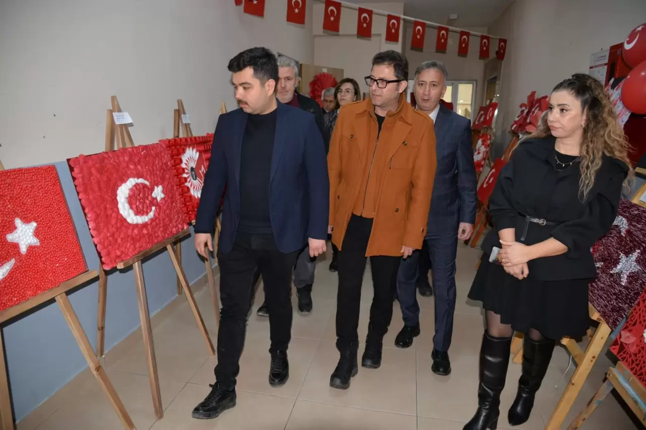 Türkeli'de 'Bayrak Sevgisi' temalı resim sergisi açıldı 3