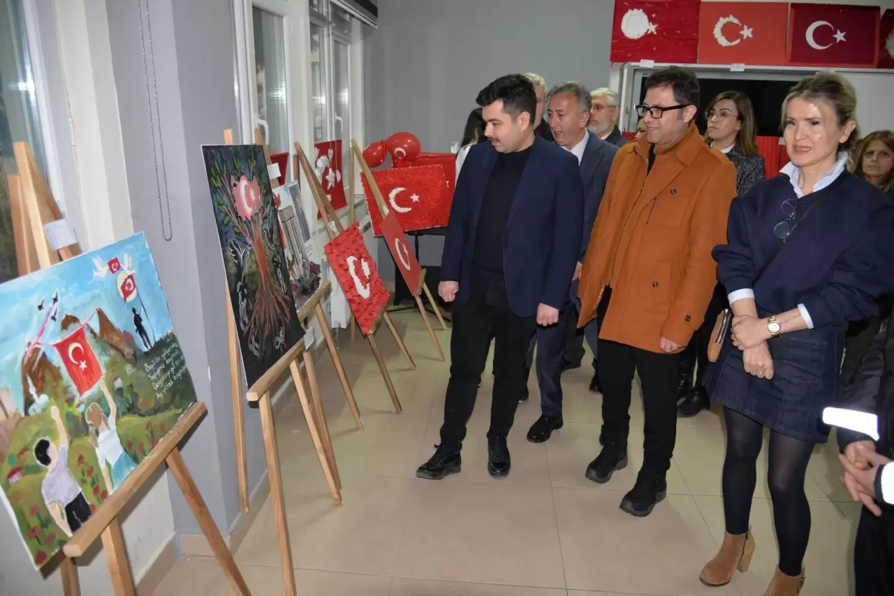 Türkeli'de 'Bayrak Sevgisi' temalı resim sergisi açıldı 7