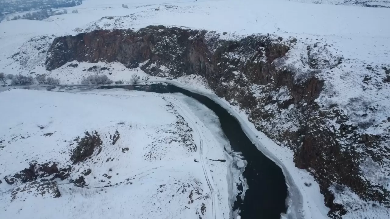 Beyaza bürünen Akyaka Kanyonu büyüledi! Ortaya kartpostallık görüntüler çıktı 6