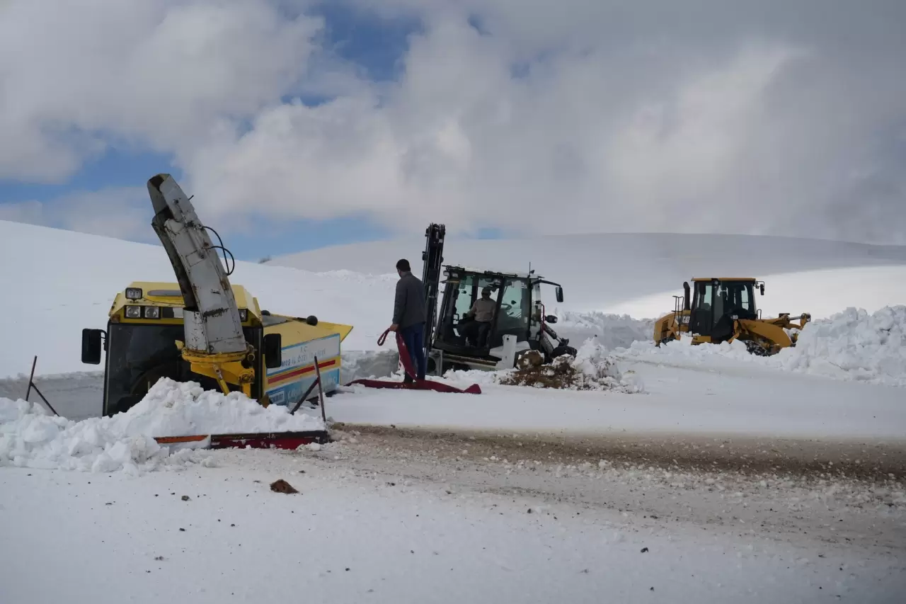 Muş’ta 45 bin kilometrelik yollarda mücadele sürüyor 4