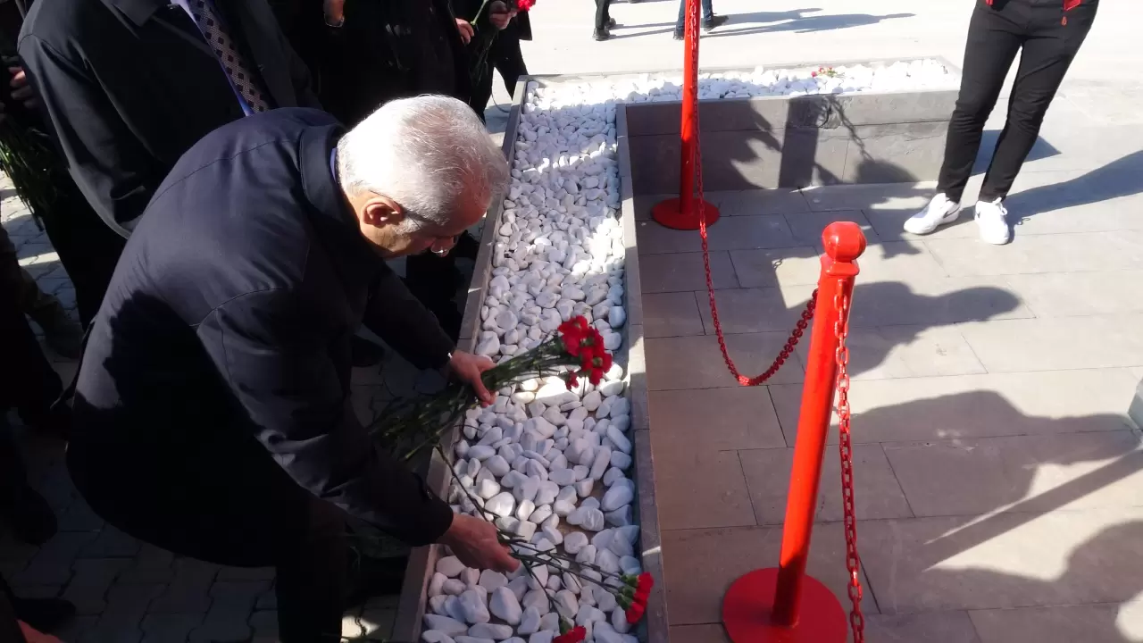 "Deprem şehitlerimizin hatırasını daima yaşatacağız" 3