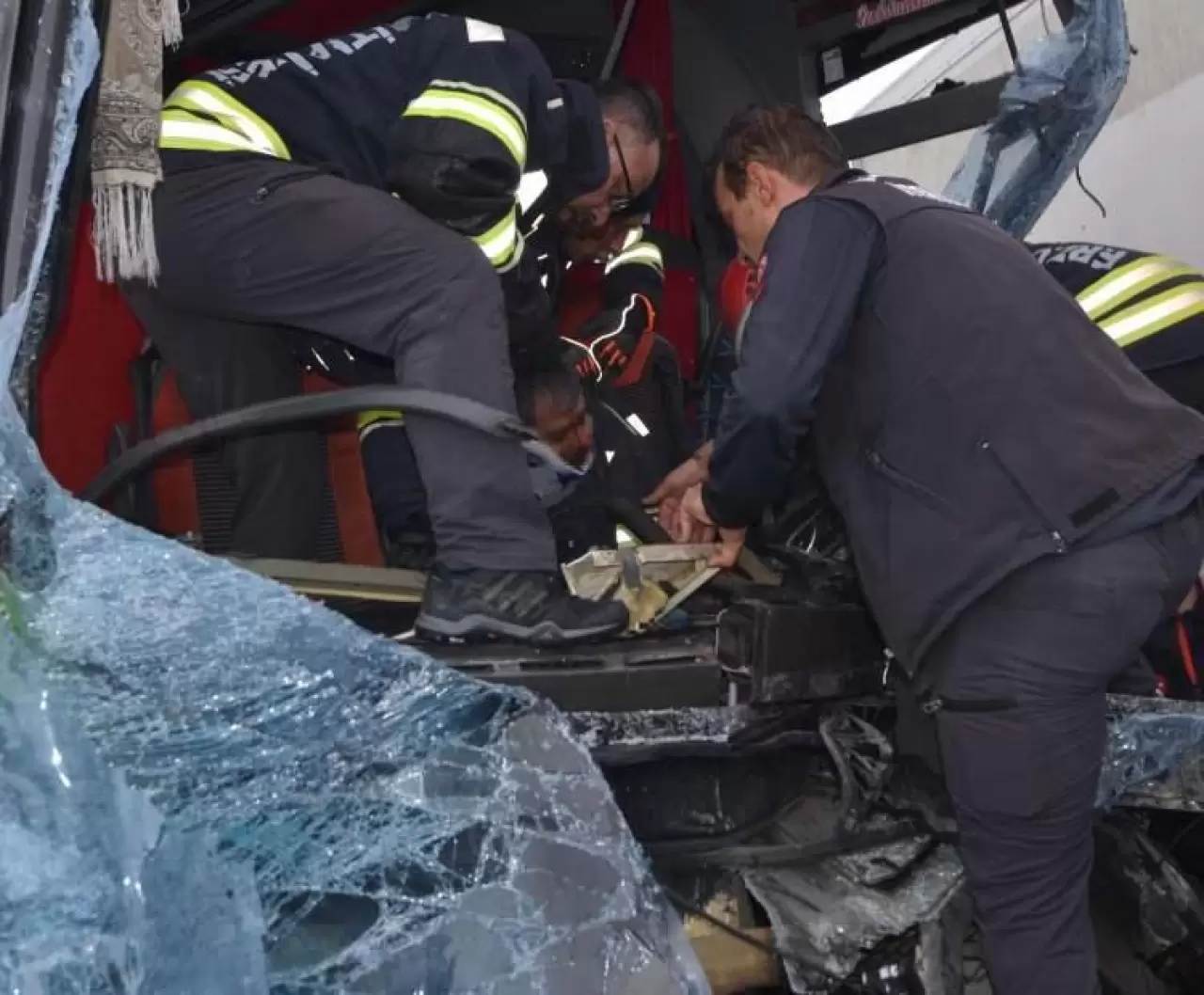 Erzurum'da katliam gibi kaza! Onlarca araç birbirine girdi: Ölü ve yaralarılar var 6