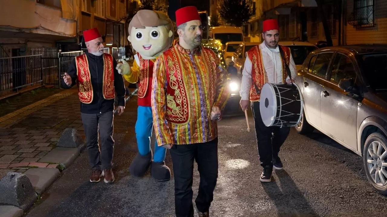 Davulcular sokak sokak gezdi, sahur sofraları kuruldu 3