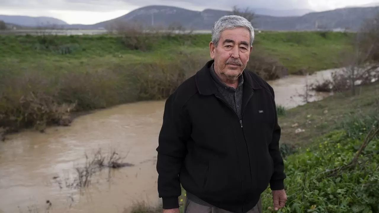 Tarlalar sular altında kaldı, çiftçi bayram etti! 9