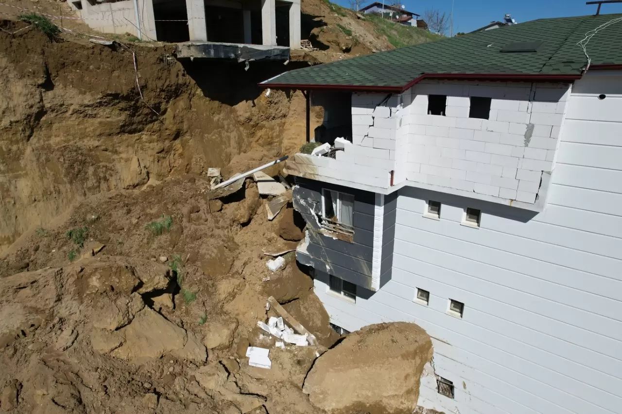 Denizli'de inşaat kazısında kaya kopması: İki bina tehlikeye girdi! 4