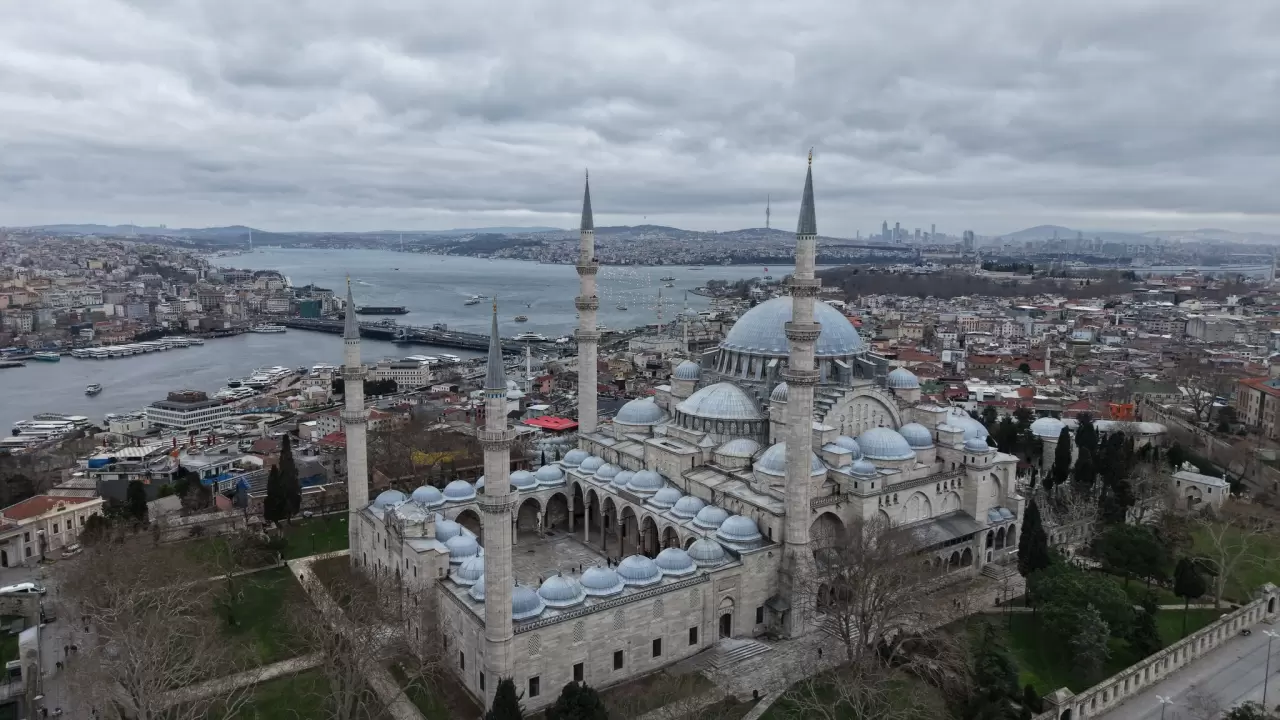 Ramazan-ı Şerif'in müjdecisi mahyalar İstanbul semalarını süslemeye başladı 4