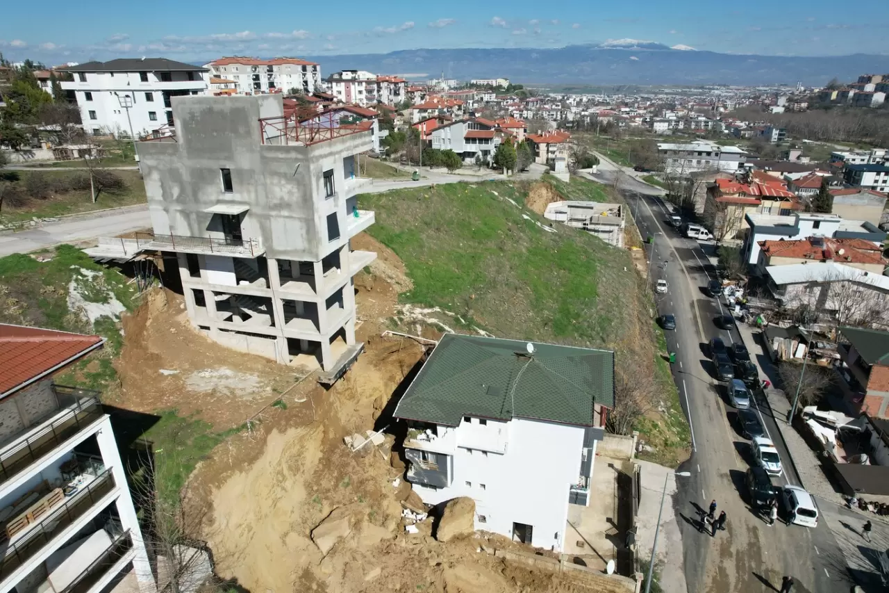 Denizli'de inşaat kazısında kaya kopması: İki bina tehlikeye girdi! 3