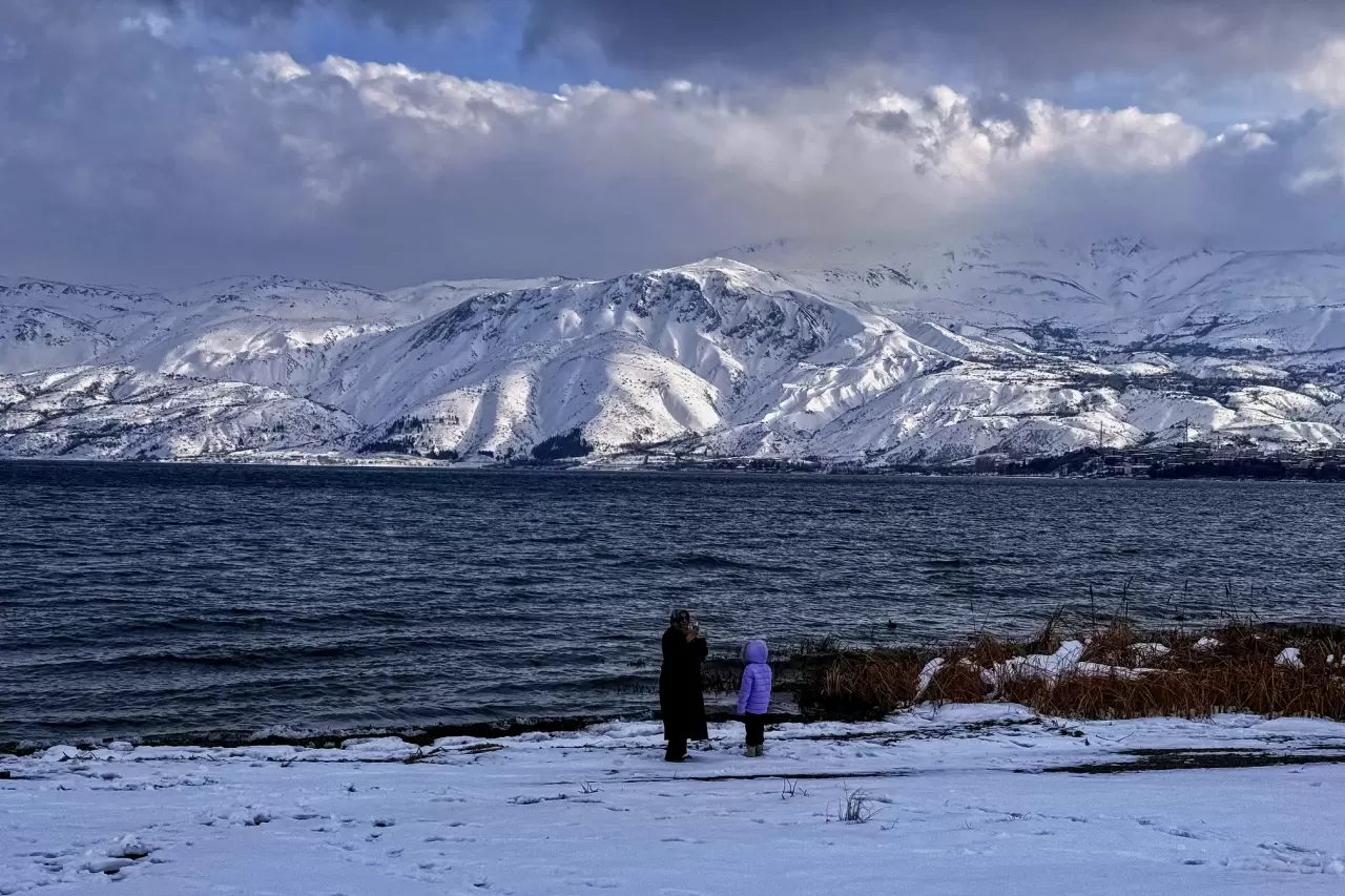 Hazar Gölü'nde kış masalı: Sivrice'de karla kaplı manzaranın keyfini çıkarın 8