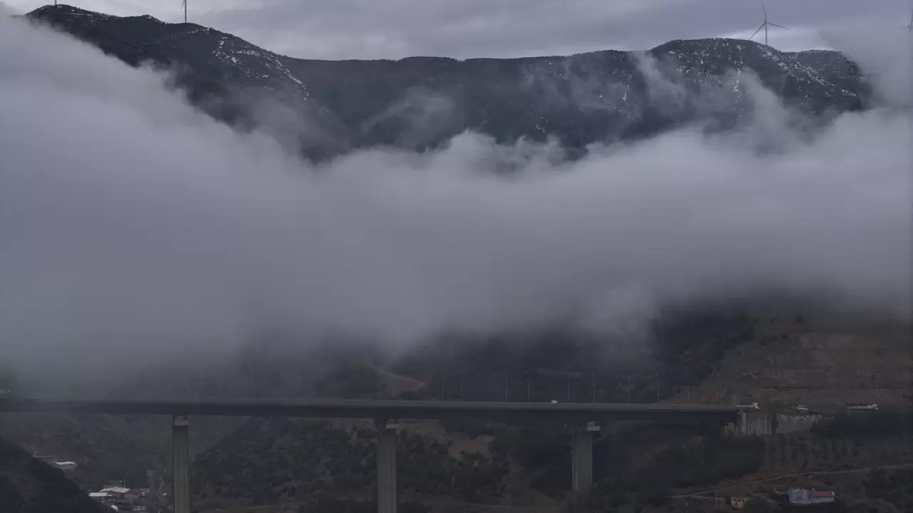 Tarsus-Adana-Gaziantep Otoyolu'nda sis alarmı: Trafik durma noktasında 5