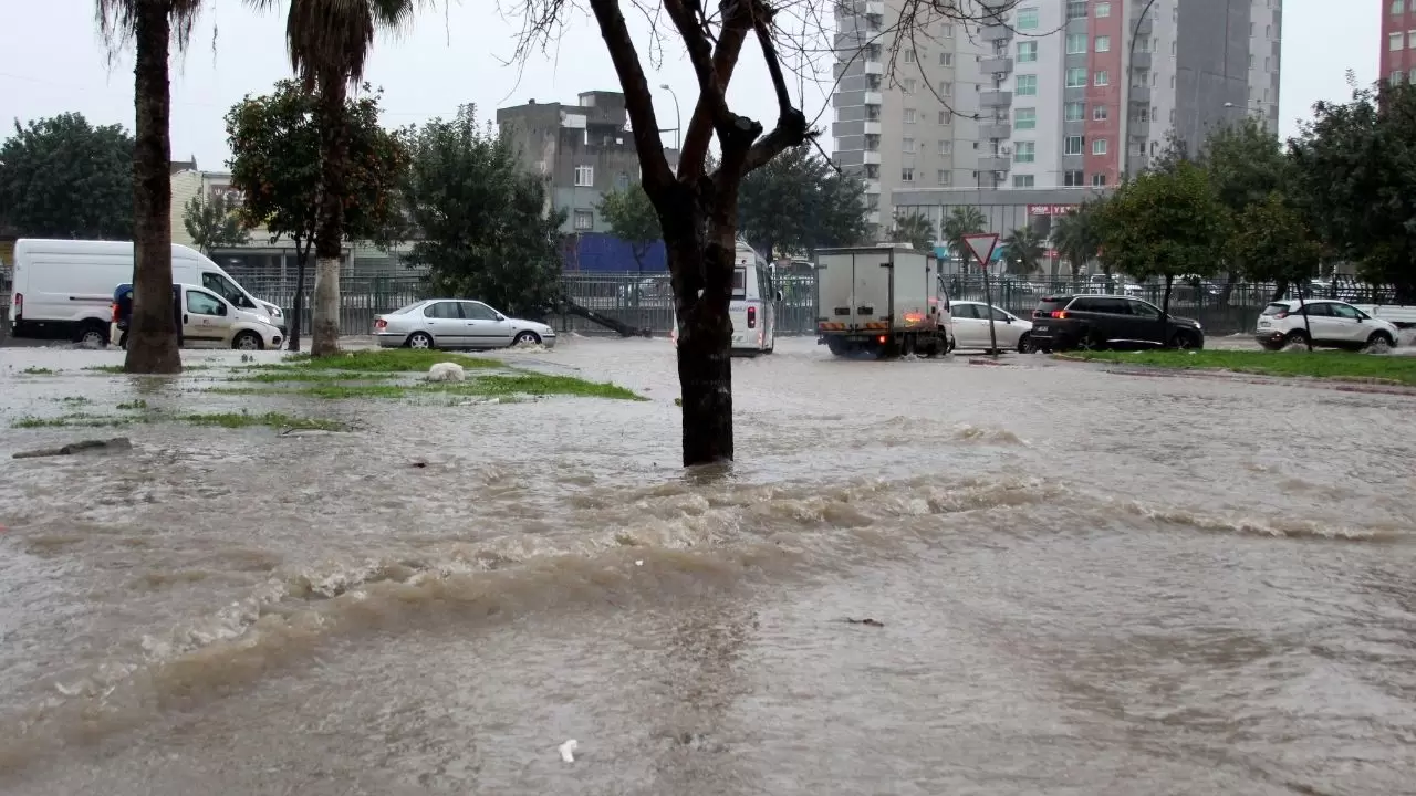 Adana’da şok eden sel görüntüleri 7