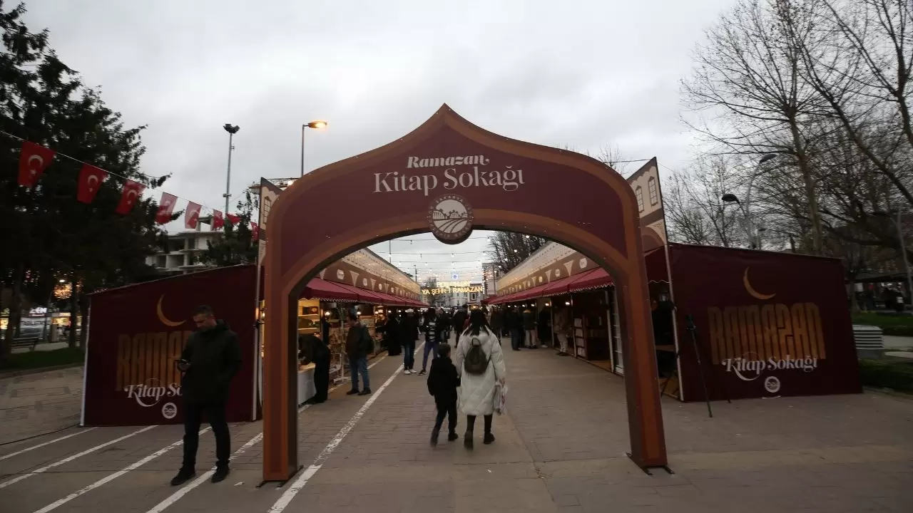 Sakarya Kitap Sokağı’nda her yaşa hitap eden eserler 2