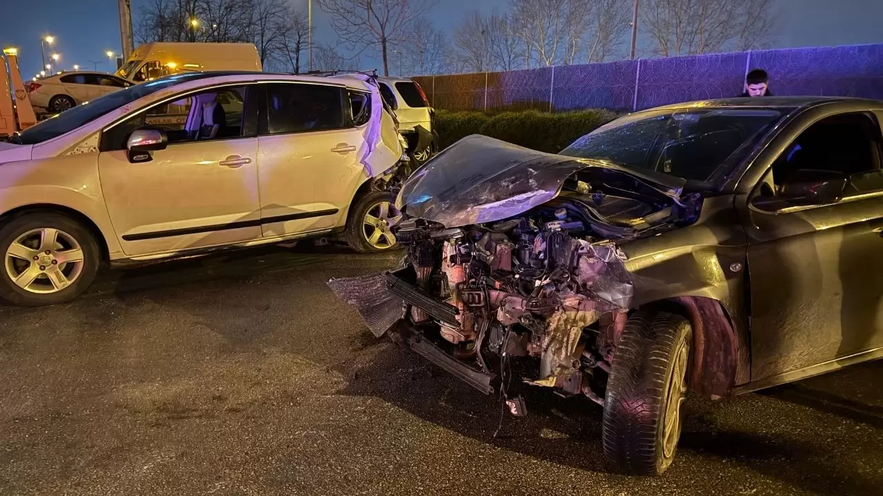 Sakarya'daki zincirleme kazada tır şoförü o anları anlattı 1