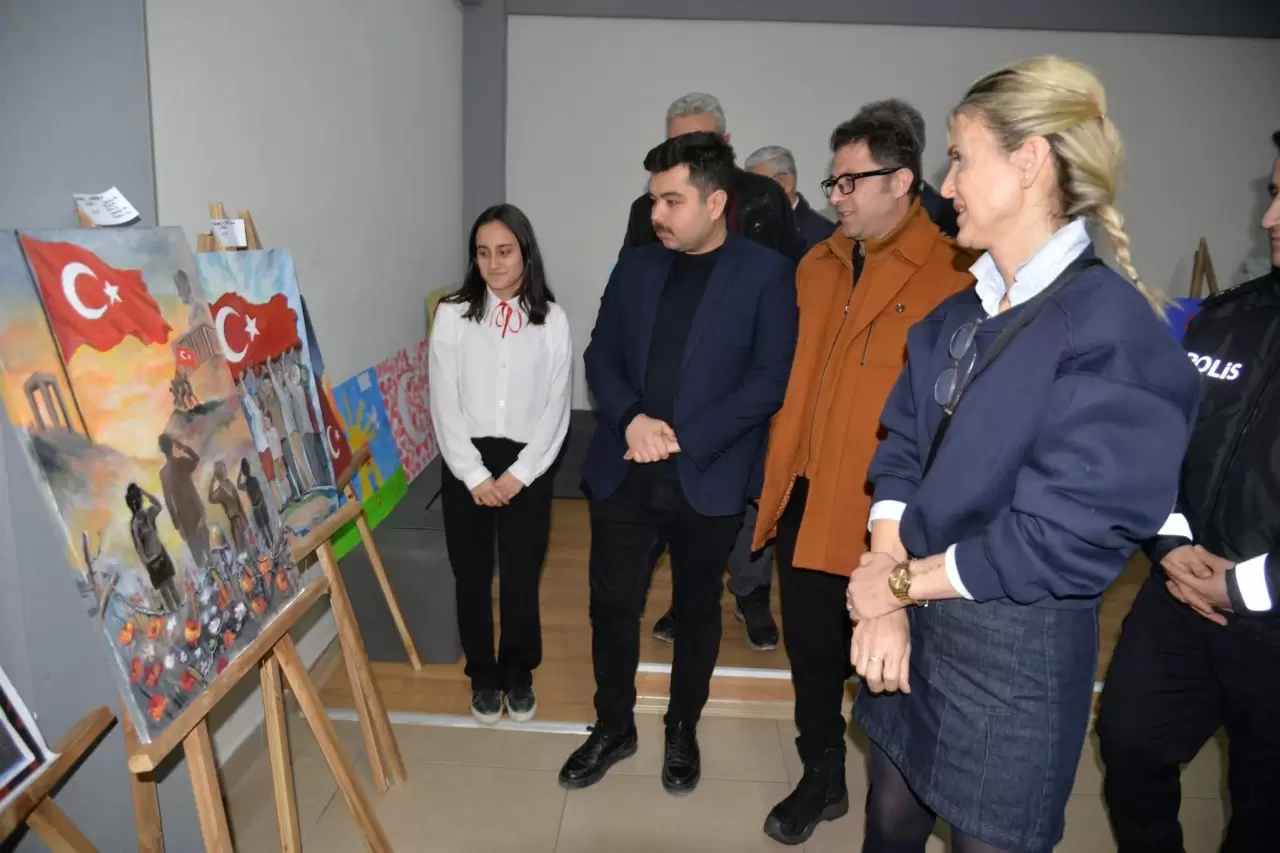 Türkeli'de 'Bayrak Sevgisi' temalı resim sergisi açıldı 4