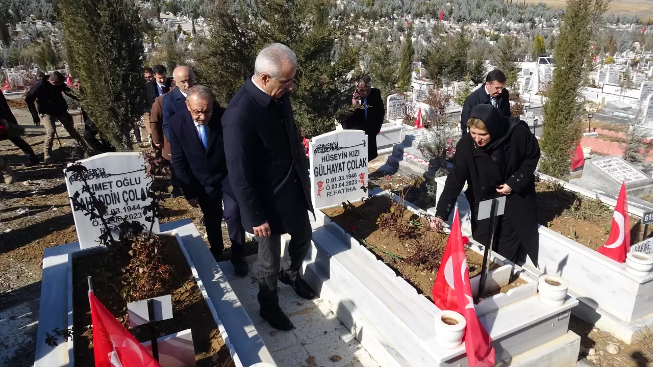 "Deprem şehitlerimizin hatırasını daima yaşatacağız" 4