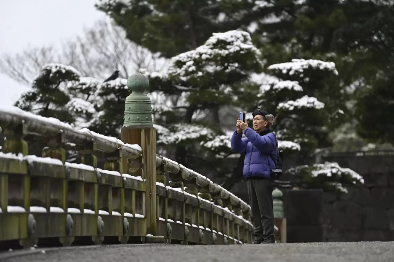 Tokyo’ya yılın ilk karı düştü! Beyaz manzara kartpostallık görüntüler oluşturdu 5