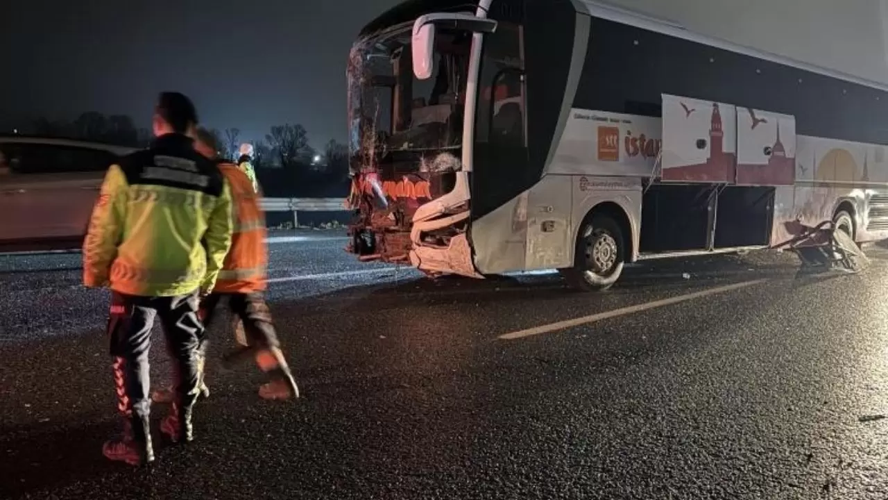 Yakılan lastikler otoyolu savaş alanına çevirdi 5