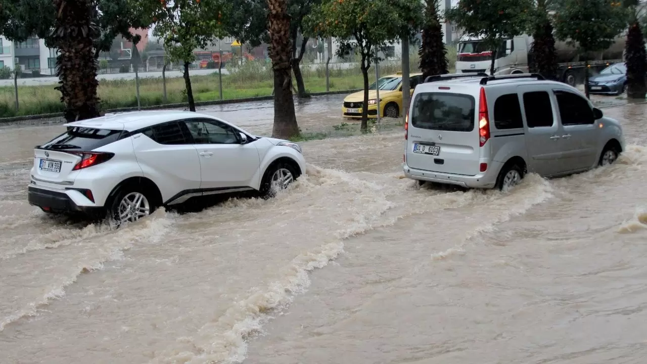 Adana’da şok eden sel görüntüleri 6