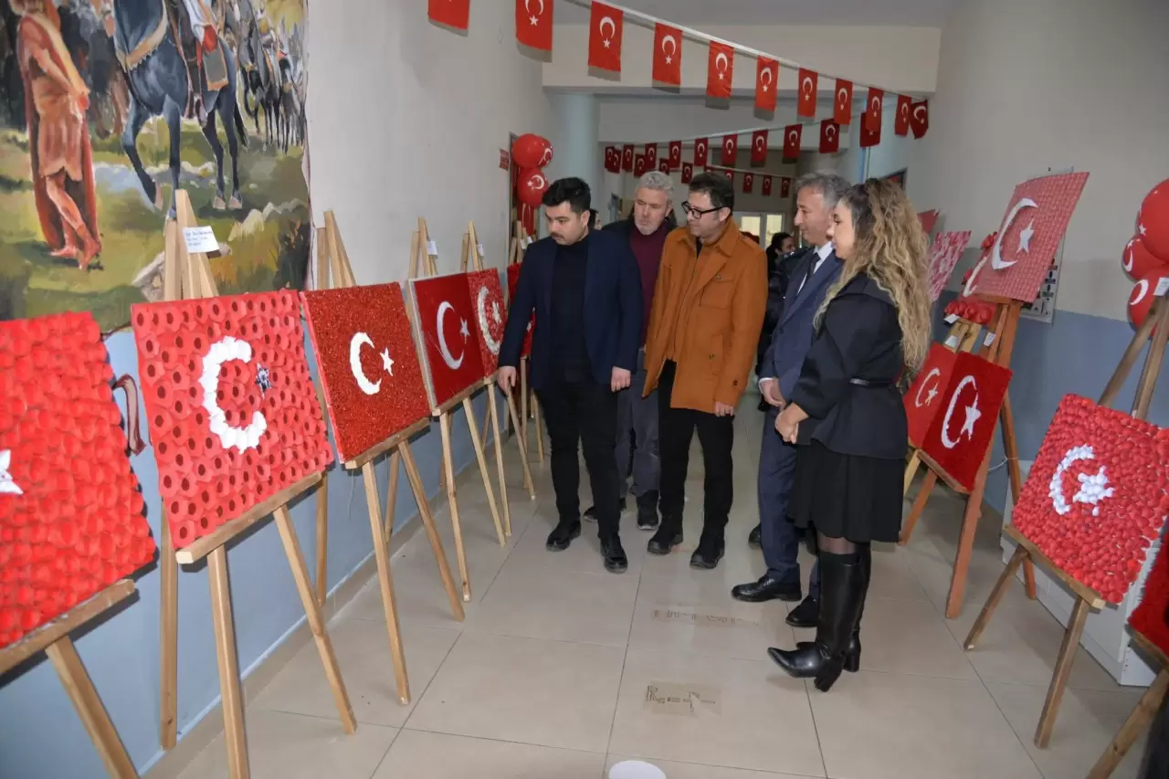 Türkeli'de 'Bayrak Sevgisi' temalı resim sergisi açıldı 1