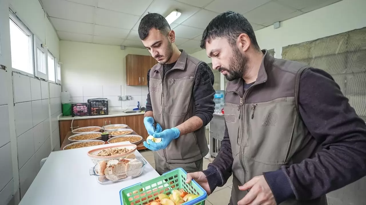 Yavru makaklar 7/24 koruma altında! 8