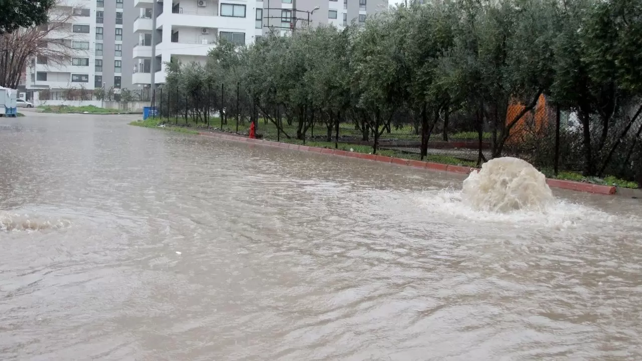Adana’da şok eden sel görüntüleri 8