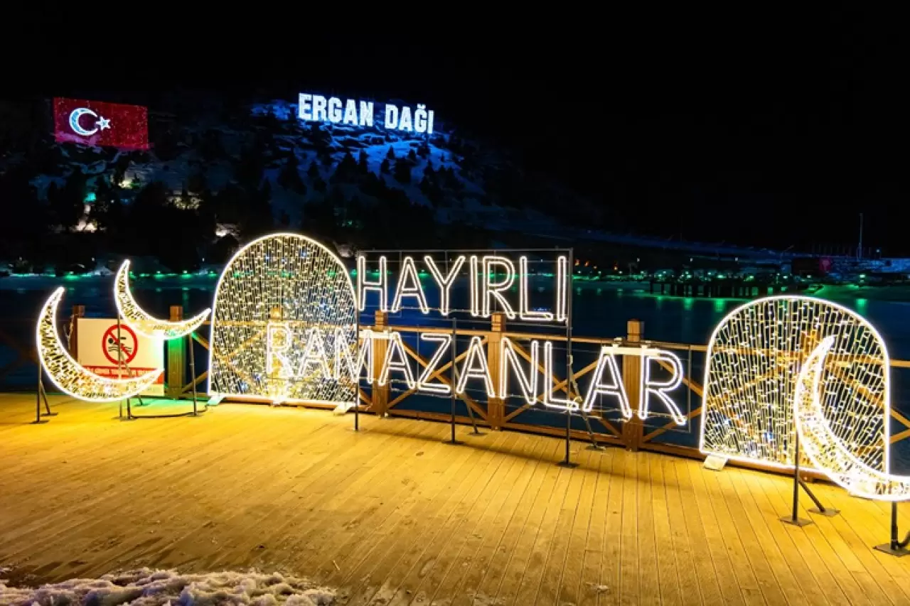 Ergan Dağı'nda dikkat çeken görüntü! Kayak merkezi ramazana özel hazırlandı 1