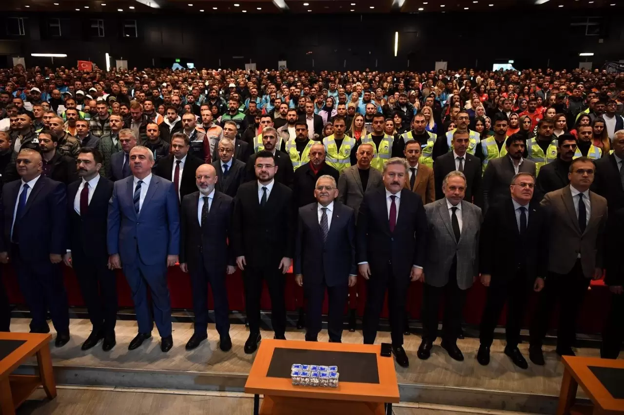 Başkan Büyükkılıç, çalışanların Toplu İş Sözleşmesi İmza Töreni’nde, sevinçlerine ortak oldu 5