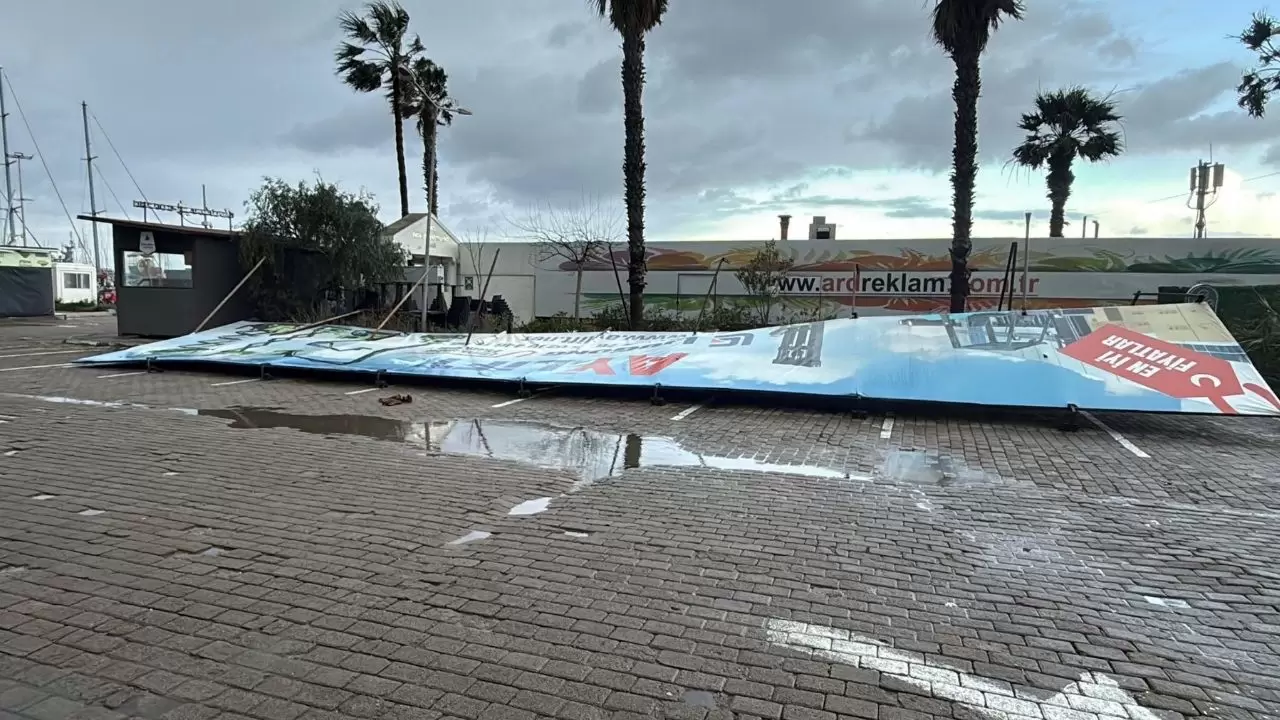 6 metrelik dalgalar camları tuzla buz etti 9