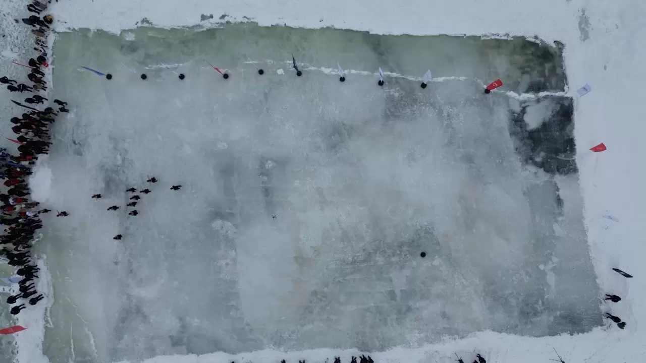 Çıldır Gölü buz tuttu! Büyüleyici anlar ortaya çıktı 3