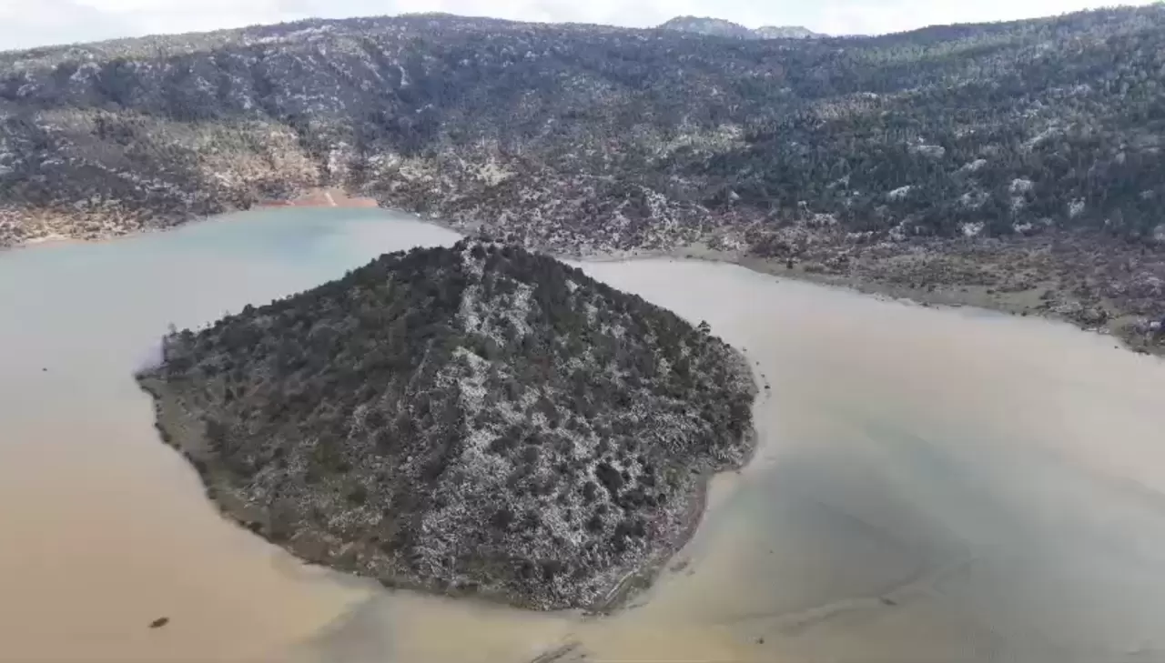 Son yağışlar Konya'nın yüzünü güldürdü: Kuru Ova'da Meke Gölü manzarası! 1