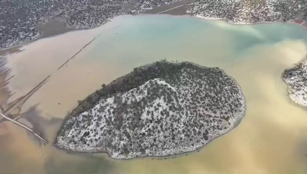 Son yağışlar Konya'nın yüzünü güldürdü: Kuru Ova'da Meke Gölü manzarası! 4