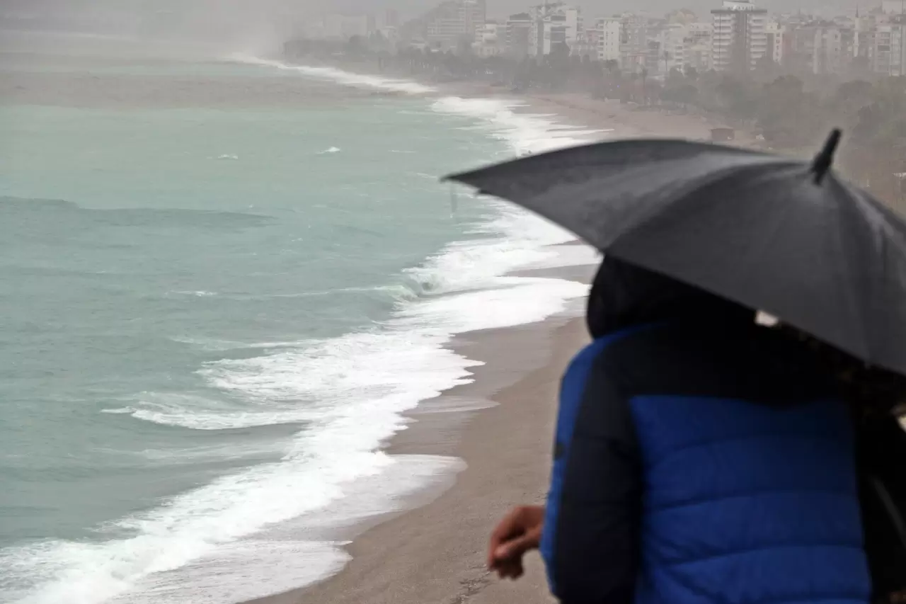 Antalya Valiliği’nden şiddetli sağanak ve fırtına kararı 3