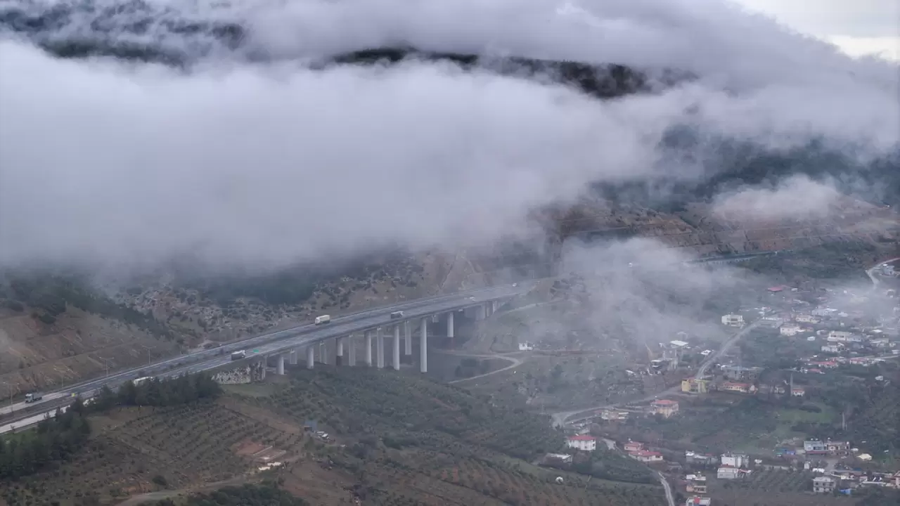 Tarsus-Adana-Gaziantep Otoyolu'nda sis alarmı: Trafik durma noktasında 3