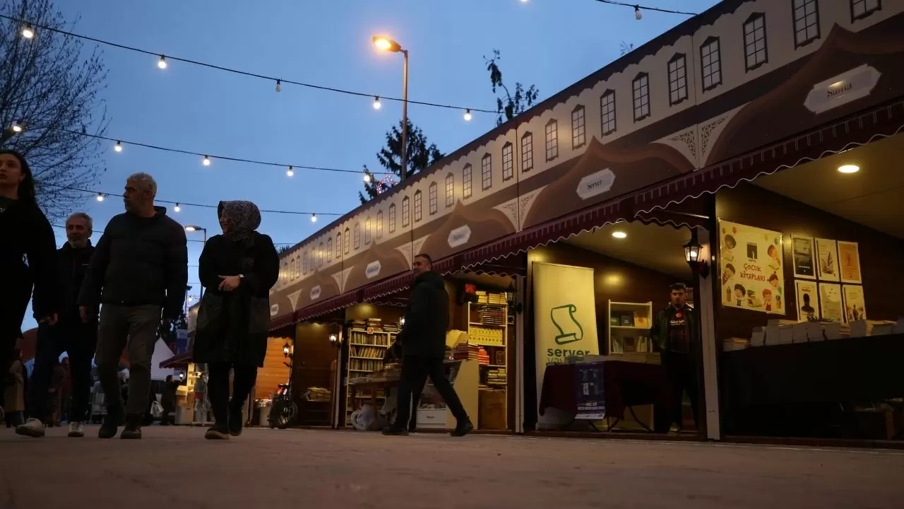 Sakarya Kitap Sokağı’nda her yaşa hitap eden eserler 1