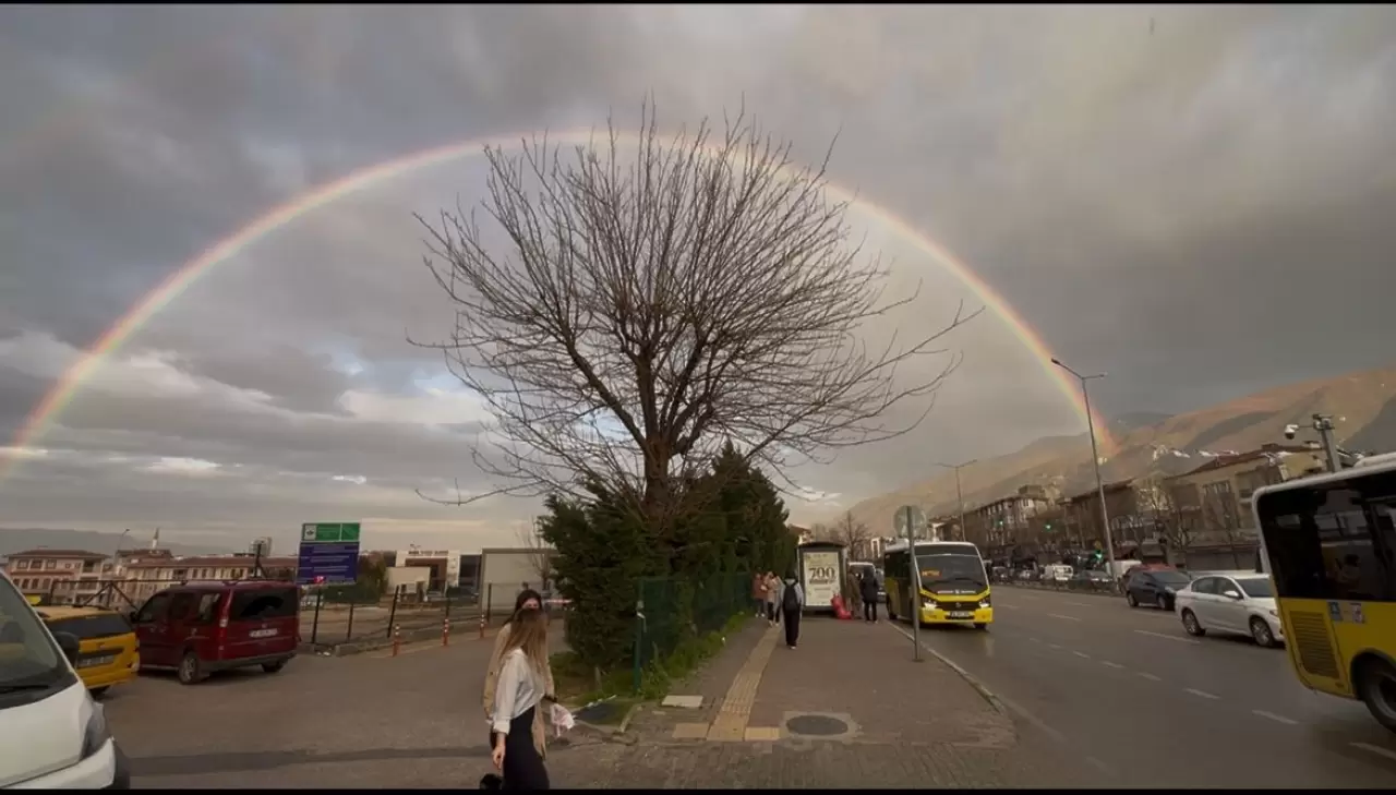Bursa'da oluşan gökkuşağı mest etti 1