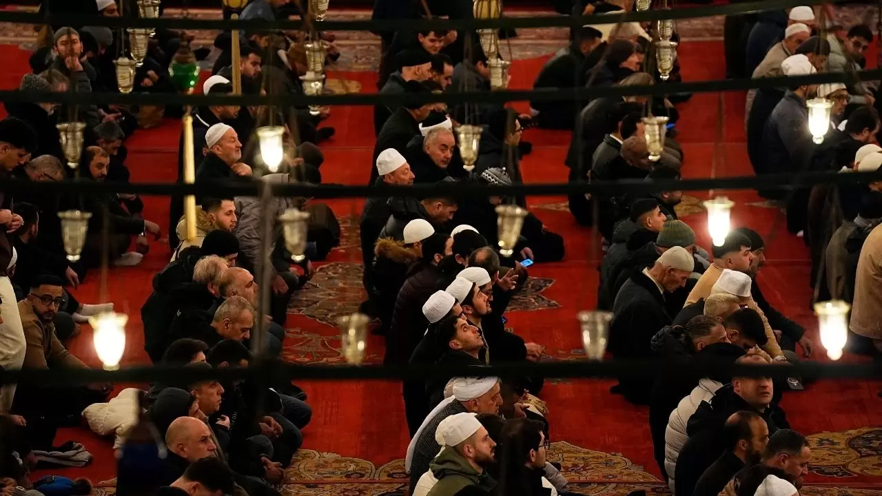 Tarihi camilerde saf tutuldu, gönüller birleşti! 7