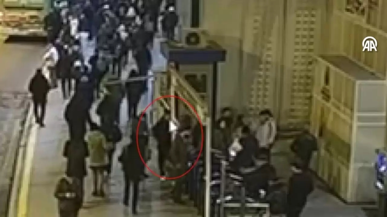 Kalabalığı fırsat bilip 6 kişinin telefonunu çaldı 9