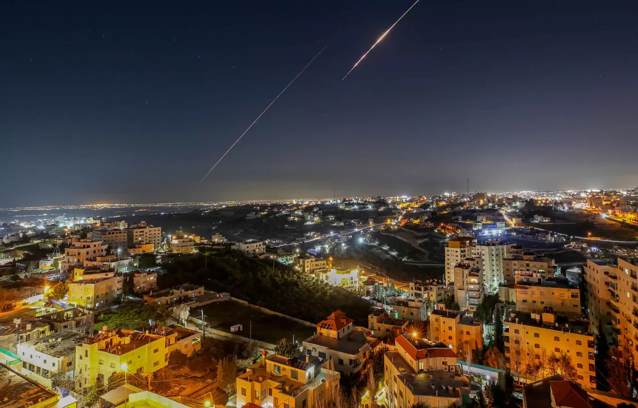 Orta Doğu’da füze trafiği: İran füzeleri Batı Şeria semalarında görüldü 6