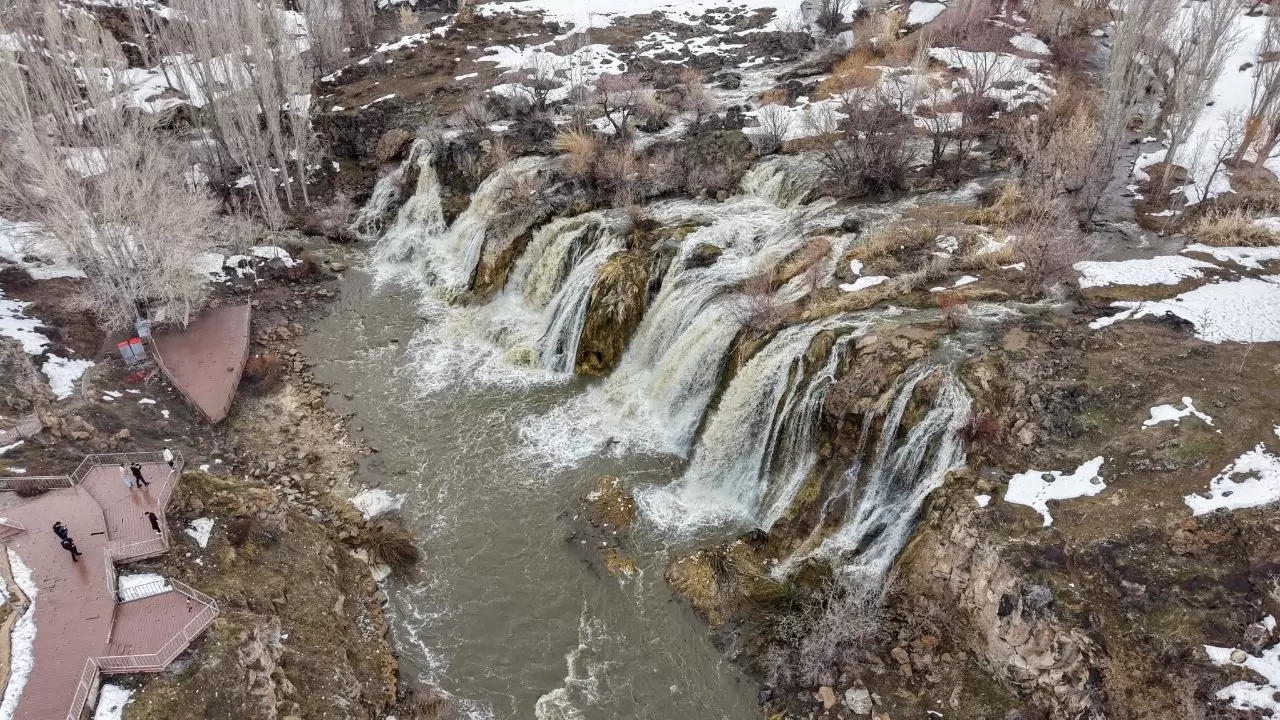 Muradiye Şelalesi hiç bu kadar coşkulu akmamıştı 4
