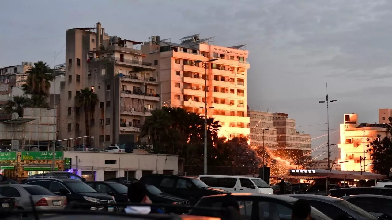 Lübnan’ın başkentinde çok katlı bina vuruldu 1