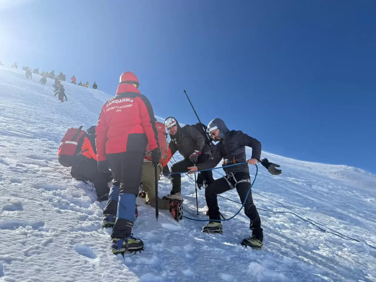 Uludağ'da tırmanışta mahsur kalan 2 kadın kurtarıldı! 1