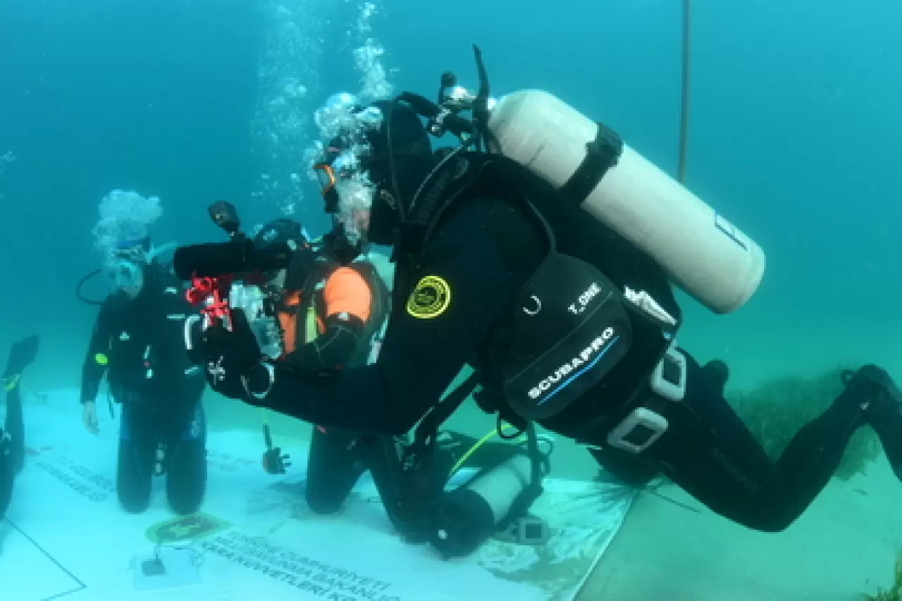 Çanakkale şehitlerinin anısına dünya rekoru kırdı: 36 saat su altında kaldı 8