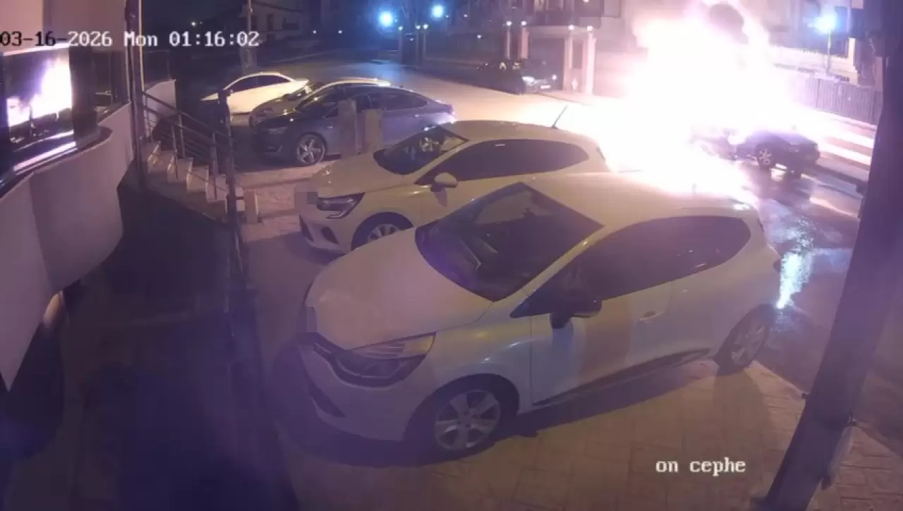 Park halindeki otomobil saniyeler içinde kül oldu! 5