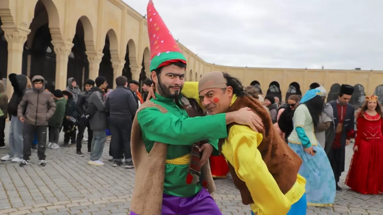 Azerbaycan’da Nevruz coşkusu tarihi Ateşgah’tan yükseldi! 7