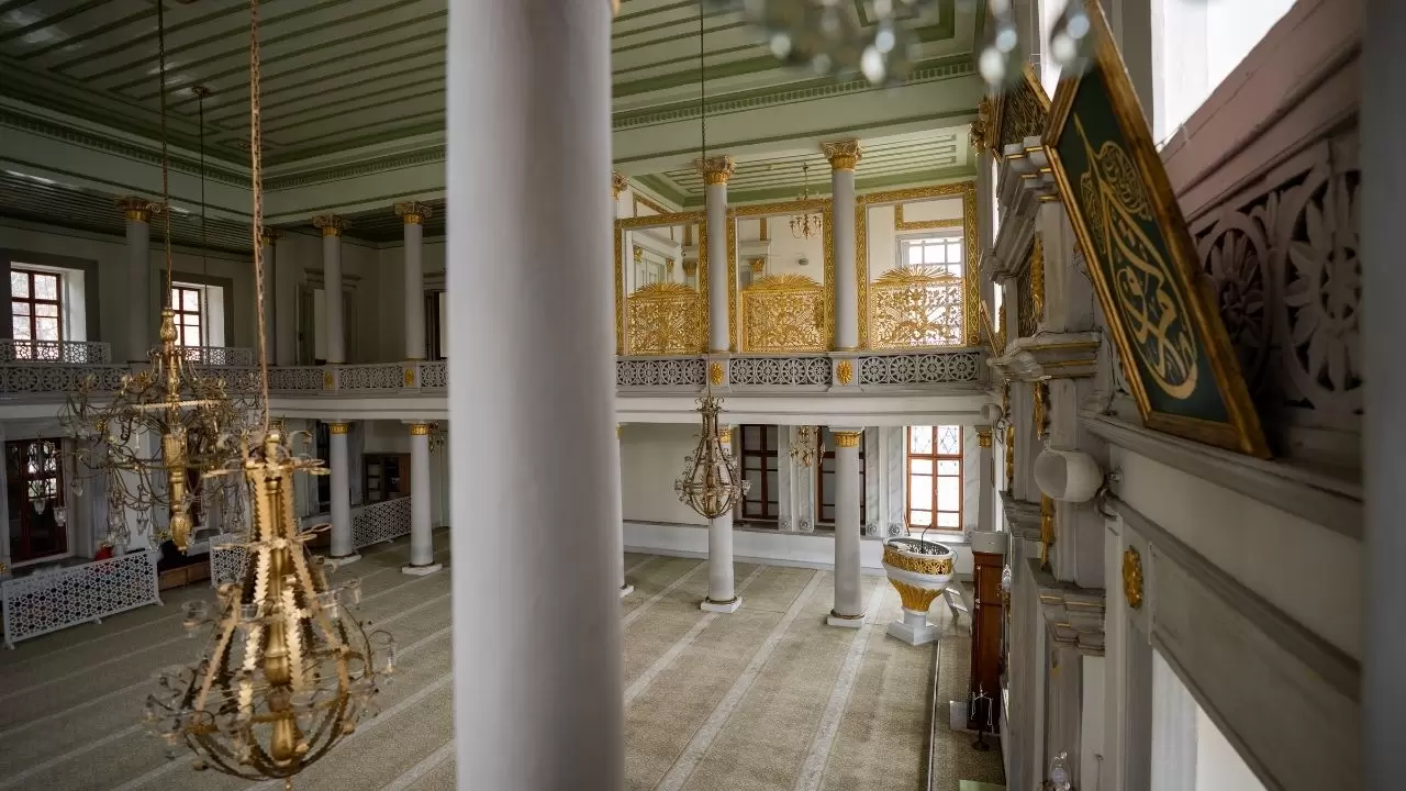 Boğaz’ın sahil sarayı gibi yükselen ibadetgahı 17