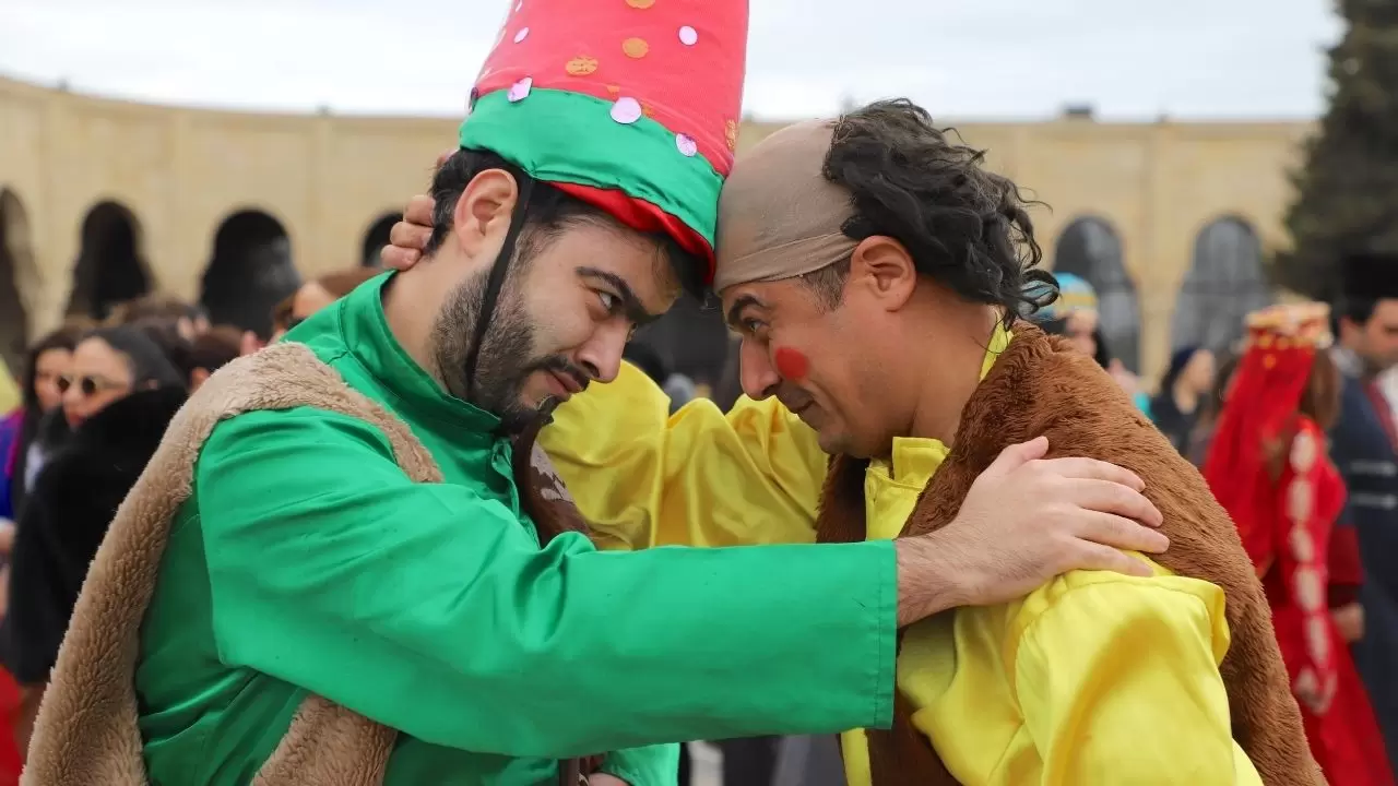 Azerbaycan’da Nevruz coşkusu tarihi Ateşgah’tan yükseldi! 8