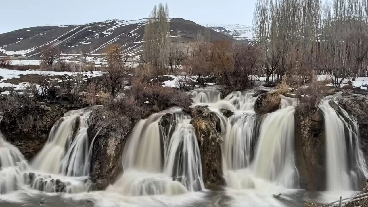 Muradiye Şelalesi hiç bu kadar coşkulu akmamıştı 5