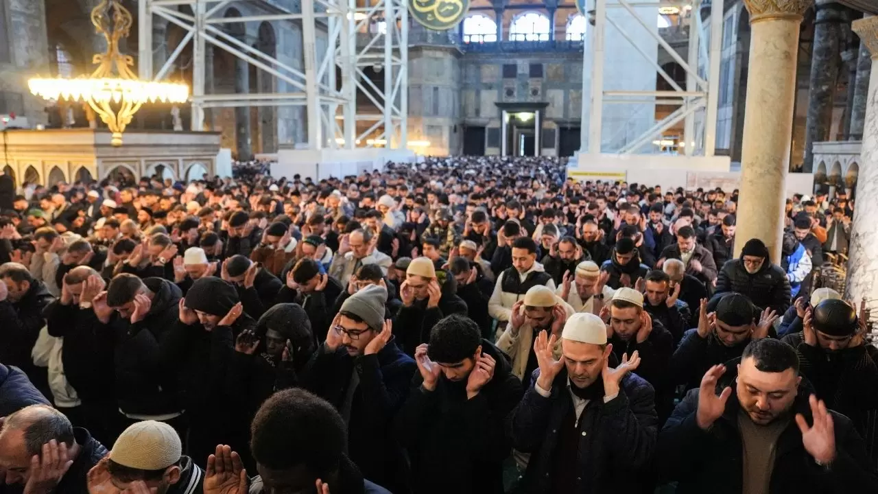 Tarihi camilerde saf tutuldu, gönüller birleşti! 8